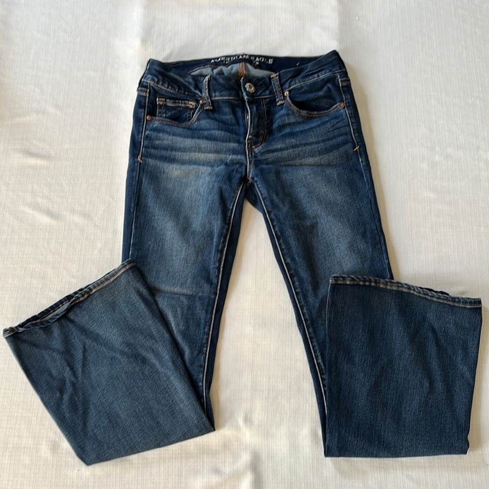 American Eagle Sz 4 Short Super Super Stretch Jeans low rise flair leg NWOT
